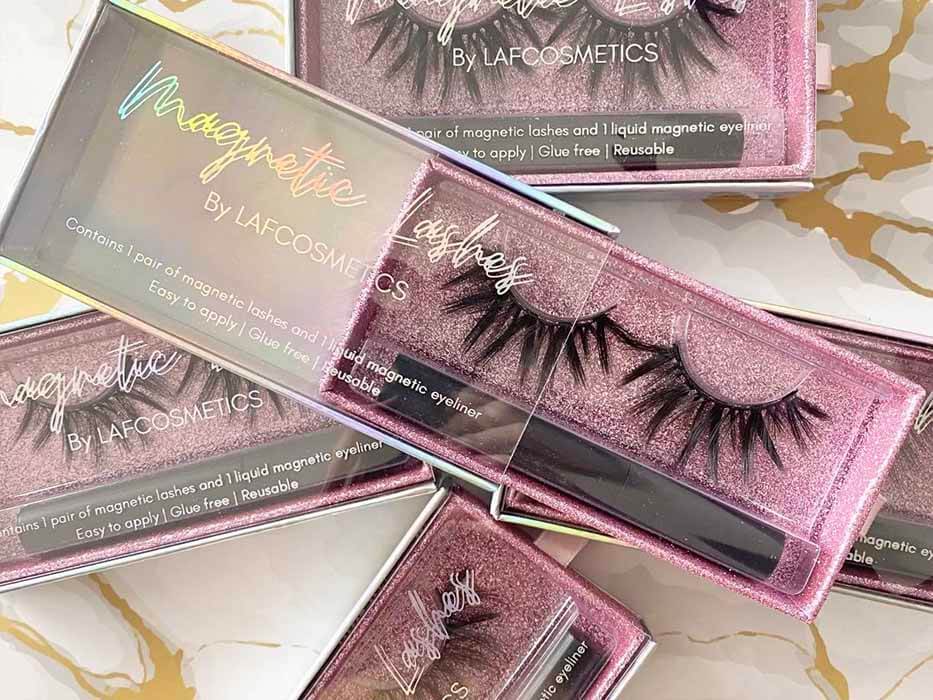 Strip eyelashes in private label packaging boxes