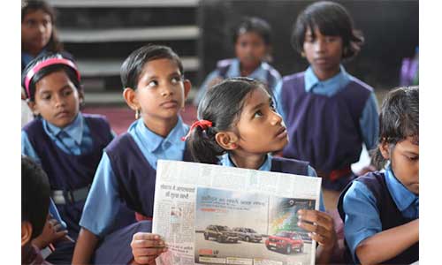 Curious-kids-with-newspaper