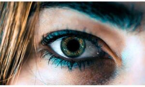 Eyes-With-Beautiful-Make-Up