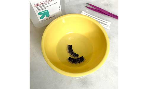 Magnetic-eyelash-cleaning-procedure