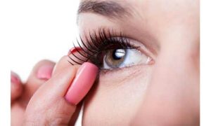 Simple-removal-of-lashes